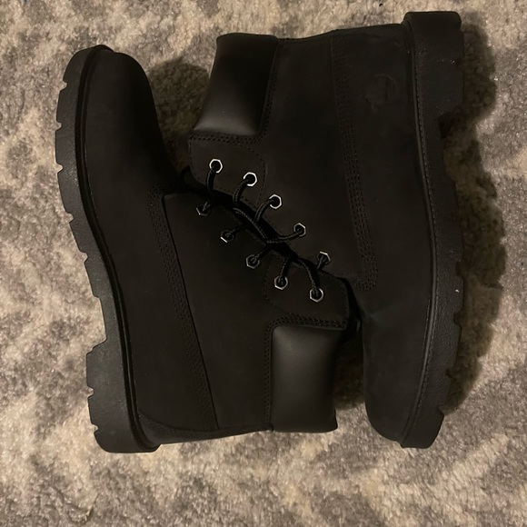 Black Timberland boots. - Picture 6 of 7
